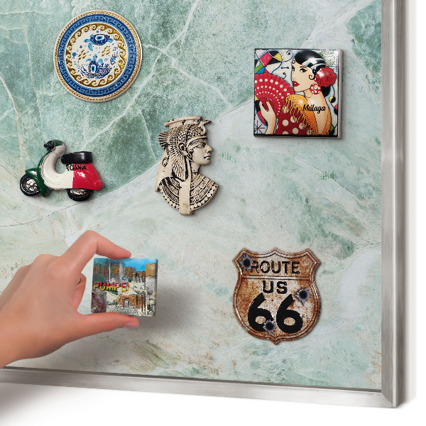 Decoratief metalen magneetbord in een zilveren lijst Groene texturen
