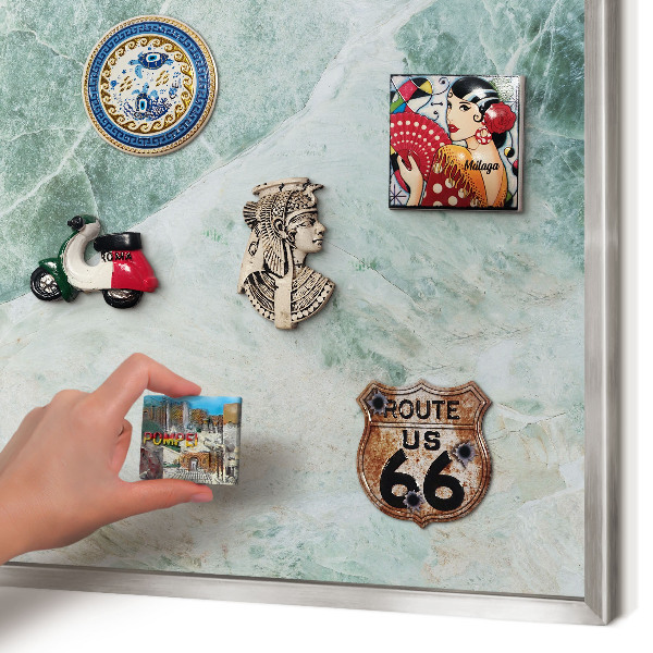 Decoratief metalen magneetbord in een zilveren lijst Groene texturen
