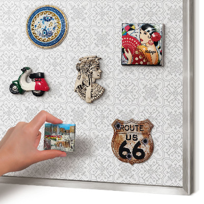 Decoratief metalen magneetbord in een zilveren lijst Geometrische symmetrie