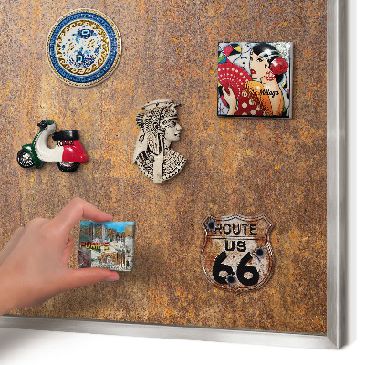 Decoratief metalen magneetbord in een zilveren lijst Roestige elegantie