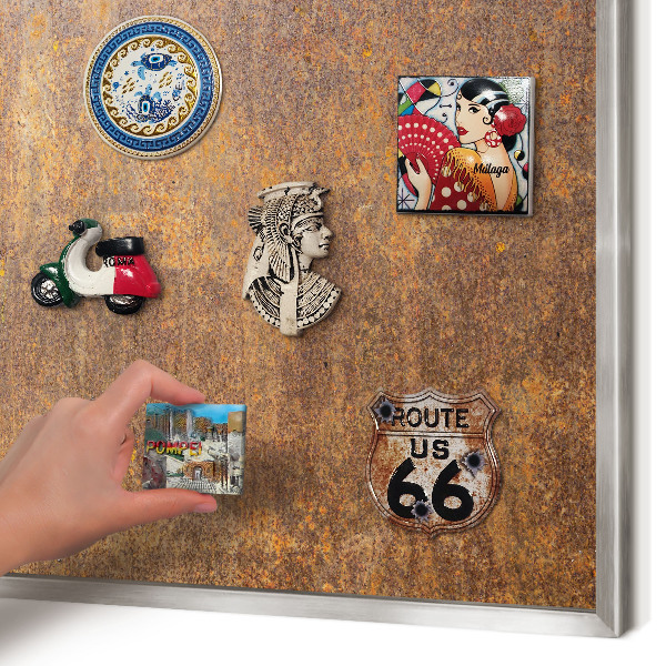 Decoratief metalen magneetbord in een zilveren lijst Roestige elegantie