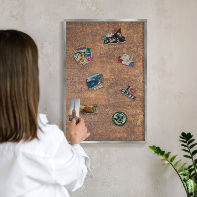 Decoratief metalen magneetbord in een zilveren lijst Roestige elegantie