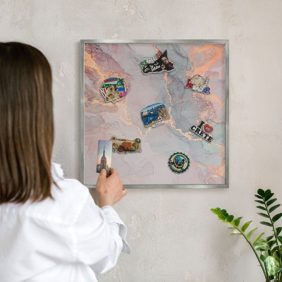 Magneetbord voor souvenir magneten met zilveren lijst Kleurrijke abstractie