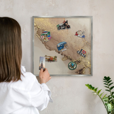 Magneetbord voor souvenir magneten met zilveren lijst Elegante glans