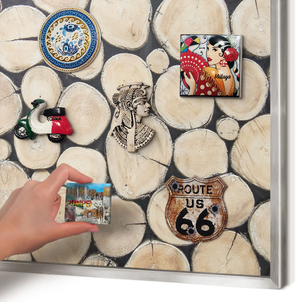 Decoratief metalen magneetbord in een zilveren lijst Houtstructuur