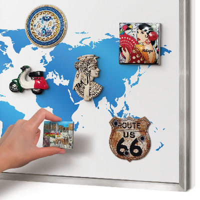 Magneetbord voor souvenir magneten met zilveren lijst Wereldkaart