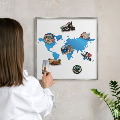 Magneetbord voor souvenir magneten met zilveren lijst Wereldkaart