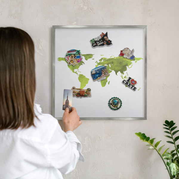 Magneetbord voor souvenir magneten met zilveren lijst Groene kaart
