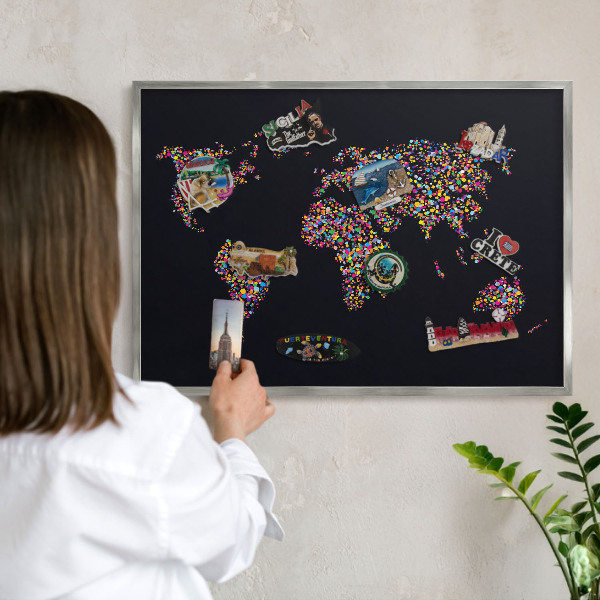 Magneetbord voor souvenir magneten met zilveren lijst Kleurenkaart