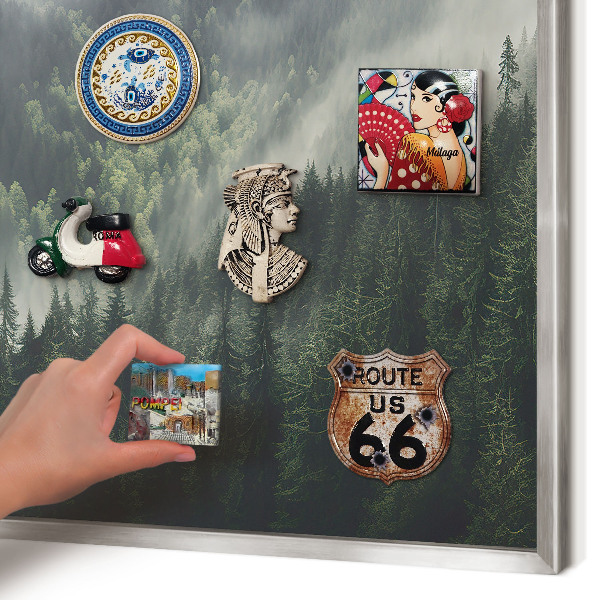 Magneetbord voor souvenir magneten met zilveren lijst Groene bergen