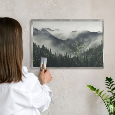 Magneetbord voor souvenir magneten met zilveren lijst Groene bergen