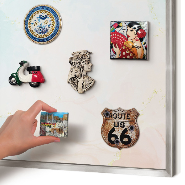 Decoratief metalen magneetbord in een zilveren lijst Pastel elegantie
