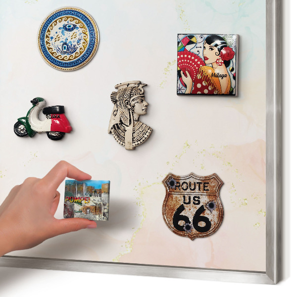 Decoratief metalen magneetbord in een zilveren lijst Pastel elegantie