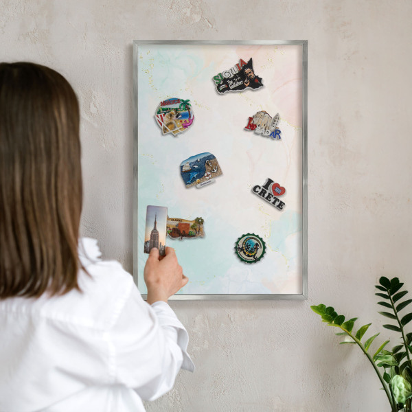 Decoratief metalen magneetbord in een zilveren lijst Pastel elegantie