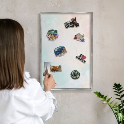 Decoratief metalen magneetbord in een zilveren lijst Pastel elegantie