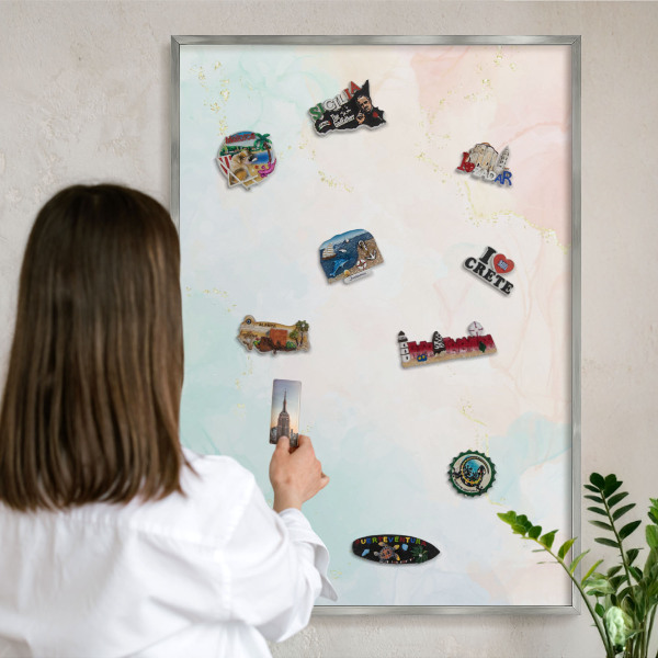 Decoratief metalen magneetbord in een zilveren lijst Pastel elegantie