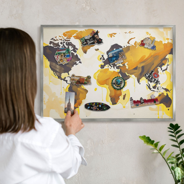 Decoratief metalen magneetbord in een zilveren lijst Wereldkaart