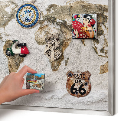 Decoratief metalen magneetbord in een zilveren lijst Reliëfkaart