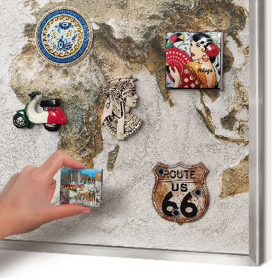 Decoratief metalen magneetbord in een zilveren lijst Reliëfkaart