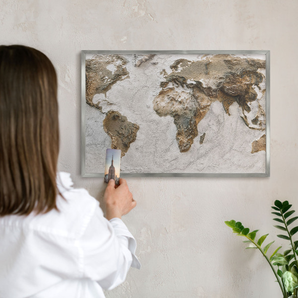 Decoratief metalen magneetbord in een zilveren lijst Reliëfkaart