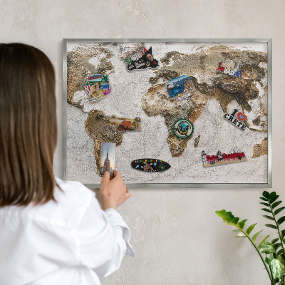 Decoratief metalen magneetbord in een zilveren lijst Reliëfkaart