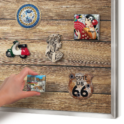 Magneetbord voor souvenir magneten met zilveren lijst Houtstructuur
