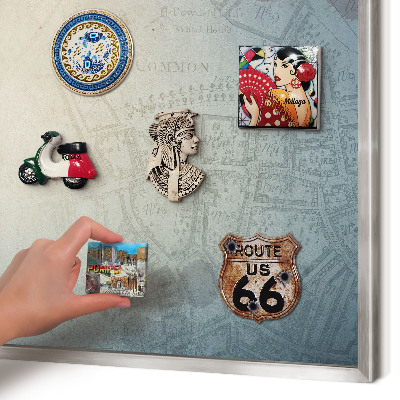 Magneetbord voor souvenir magneten met zilveren lijst Oude kaart