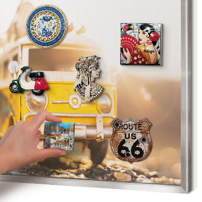 Decoratief metalen magneetbord in een zilveren lijst Retro reizen
