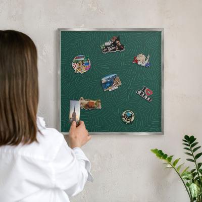 Decoratief metalen magneetbord in een zilveren lijst Groene bladeren