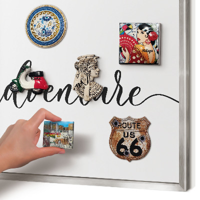 Magneetbord voor souvenir magneten met zilveren lijst Avontuur geschreven