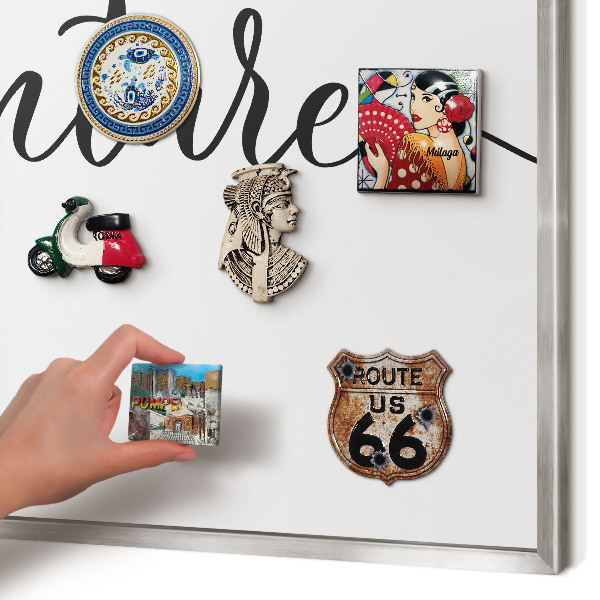 Magneetbord voor souvenir magneten met zilveren lijst Avontuur geschreven