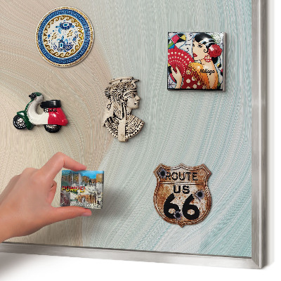 Decoratief metalen magneetbord in een zilveren lijst Pastelkleurige werveling