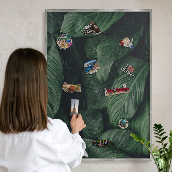 Magneetbord voor souvenir magneten met zilveren lijst Het groen van de natuur
