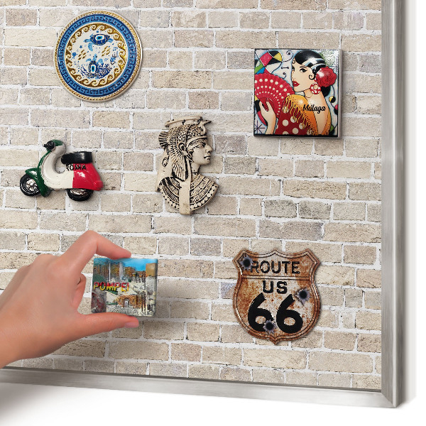 Decoratief metalen magneetbord in een zilveren lijst Baksteenpatroon
