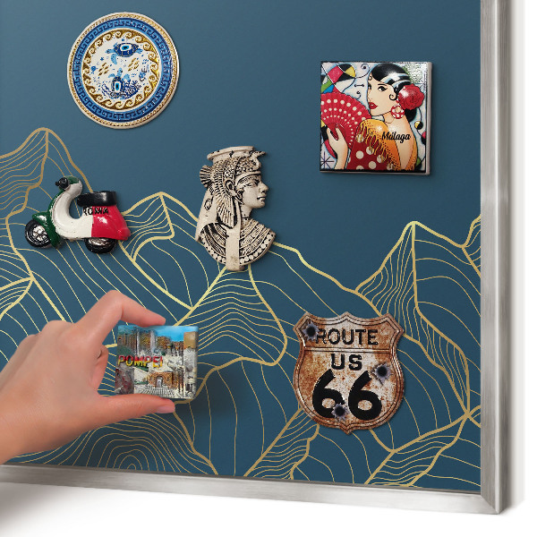 Magneetbord voor souvenir magneten met zilveren lijst Bergminimalisme