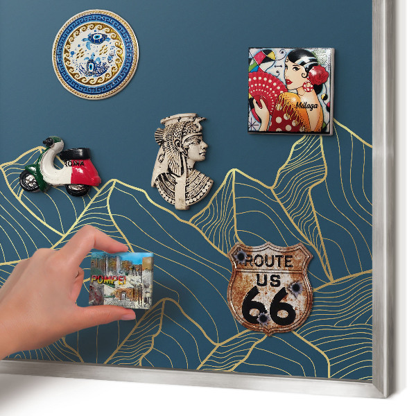 Magneetbord voor souvenir magneten met zilveren lijst Bergminimalisme