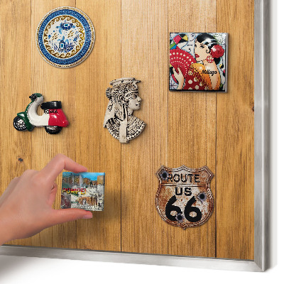 Decoratief metalen magneetbord in een zilveren lijst Houtstructuur