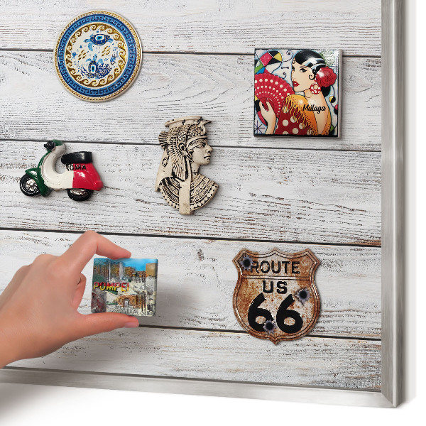 Decoratief metalen magneetbord in een zilveren lijst Rustiek hout