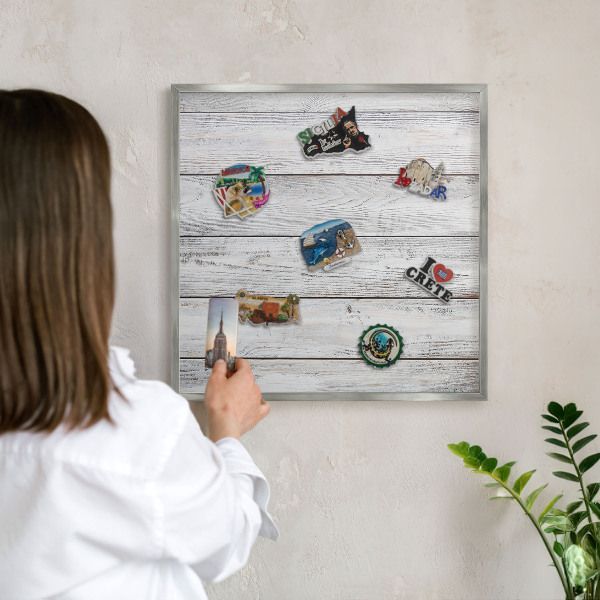 Decoratief metalen magneetbord in een zilveren lijst Rustiek hout
