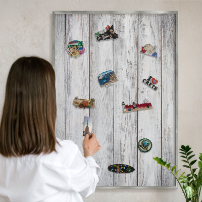 Decoratief metalen magneetbord in een zilveren lijst Rustiek hout