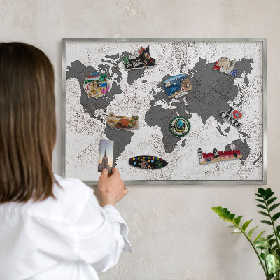 Decoratief metalen magneetbord in een zilveren lijst Wereldkaart