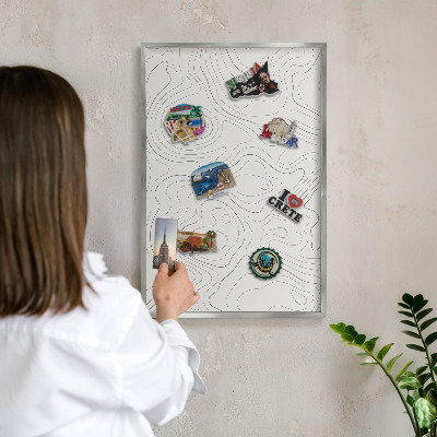 Decoratief metalen magneetbord in een zilveren lijst Geometrische elegantie
