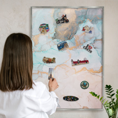 Decoratief metalen magneetbord in een zilveren lijst Pastelvormen
