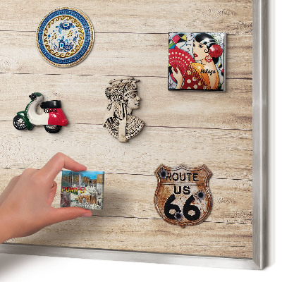 Magneetbord voor souvenir magneten met zilveren lijst Houten planken