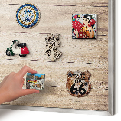 Magneetbord voor souvenir magneten met zilveren lijst Houten planken