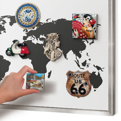 Decoratief metalen magneetbord in een zilveren lijst Wereldkaart