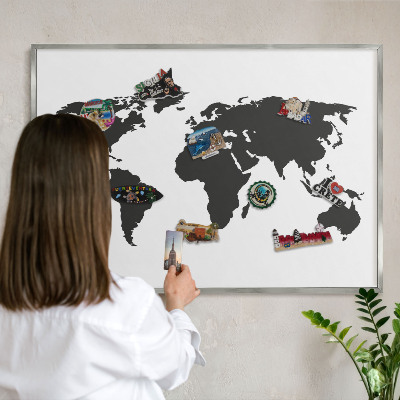 Decoratief metalen magneetbord in een zilveren lijst Wereldkaart