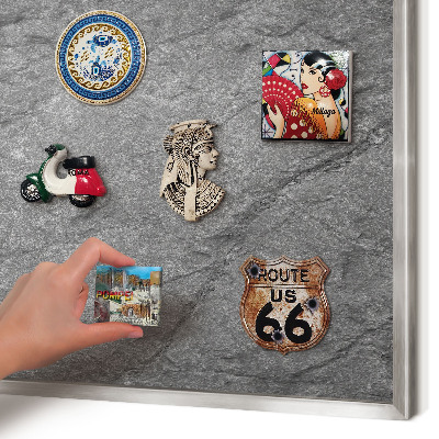 Decoratief metalen magneetbord in een zilveren lijst Grijze steen