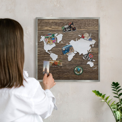 Decoratief metalen magneetbord in een zilveren lijst Houten kaart