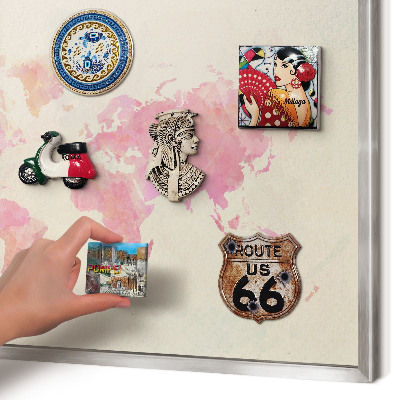 Decoratief metalen magneetbord in een zilveren lijst Wereldkaart